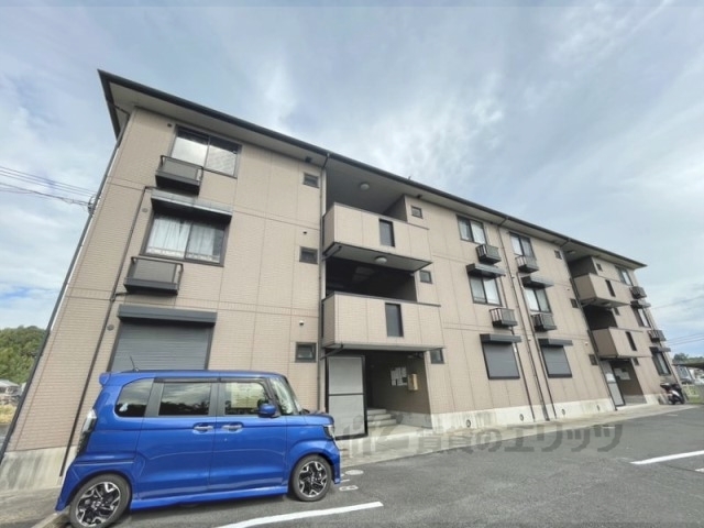 ロイヤルガーデン上牧A棟B棟の外観写真