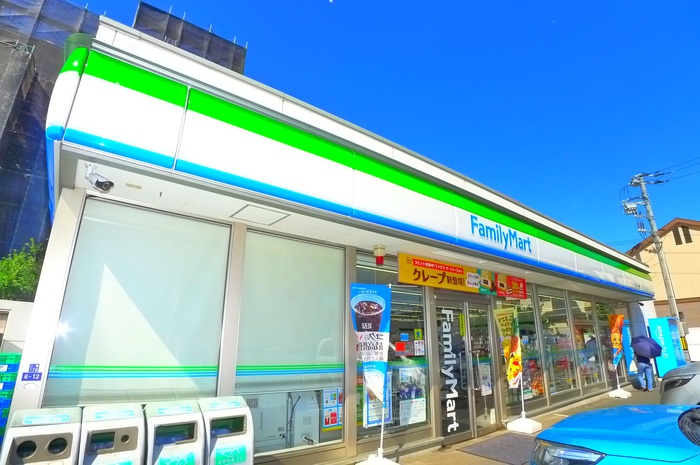 コンビニ　ファミリーマート（コンビニ）まで265m