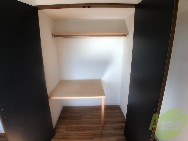収納　寝室の収納です。部屋がすっきり片付きます。