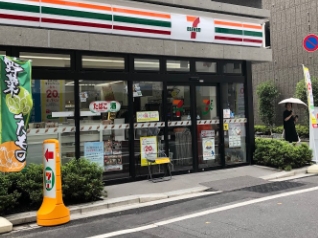 コンビニ　セブンイレブン中央区湊1丁目店（コンビニ）まで57m