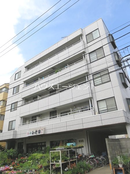 建物外観　鉄筋コンクリート造のマンションです