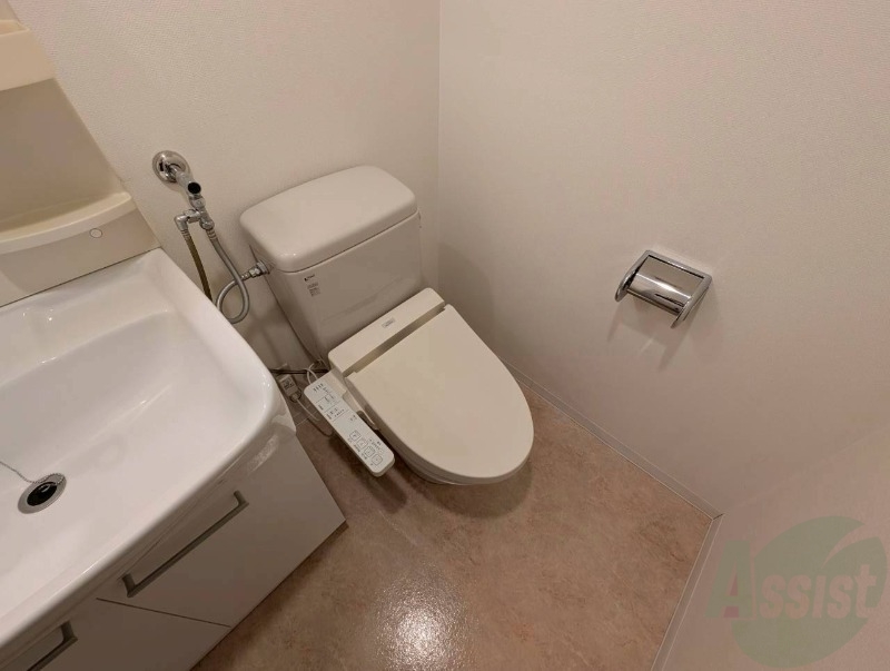 トイレ　ウォシュレット機能がついたトイレです。安心して使用できますね