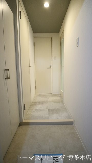 玄関　※別号室の参考写真になります。
