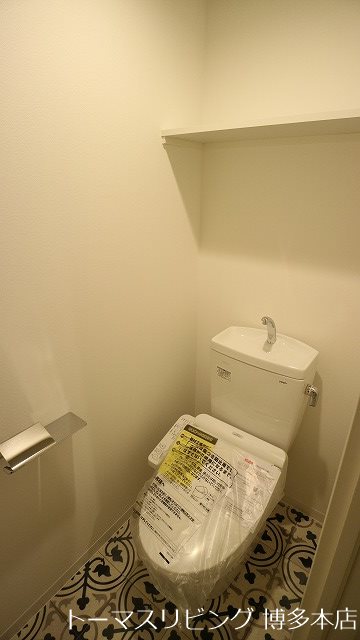 トイレ　※別号室の参考写真になります。