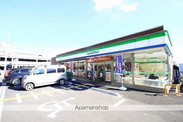 コンビニ　ファミリーマート（コンビニ）まで150m