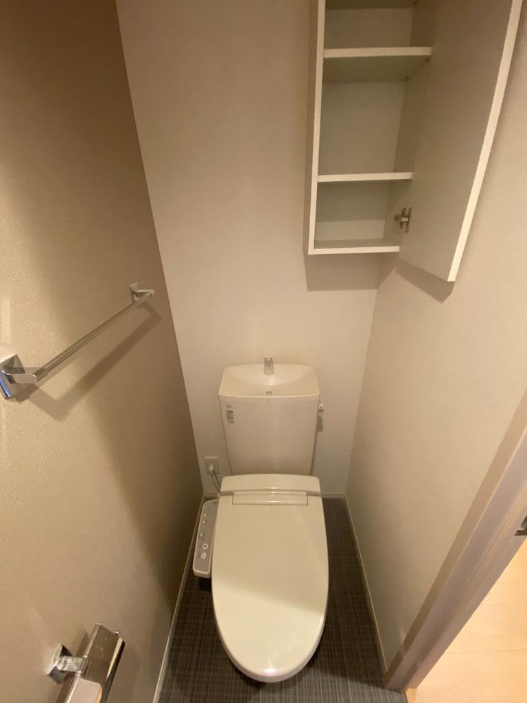 トイレ　上の階の写真です。