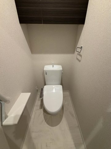 ＪＲ内房線 八幡宿駅 徒歩4分 3階建 築1年のトイレ写真