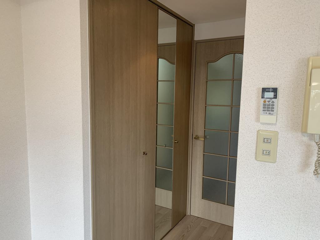 収納　姿見付き収納