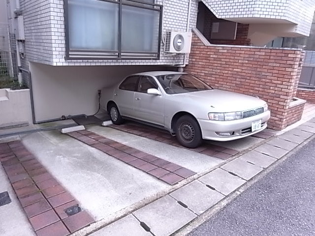 【ドルフ本山の駐車場】