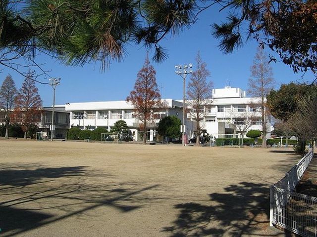 【シャンゼリゼ弐番館の小学校】