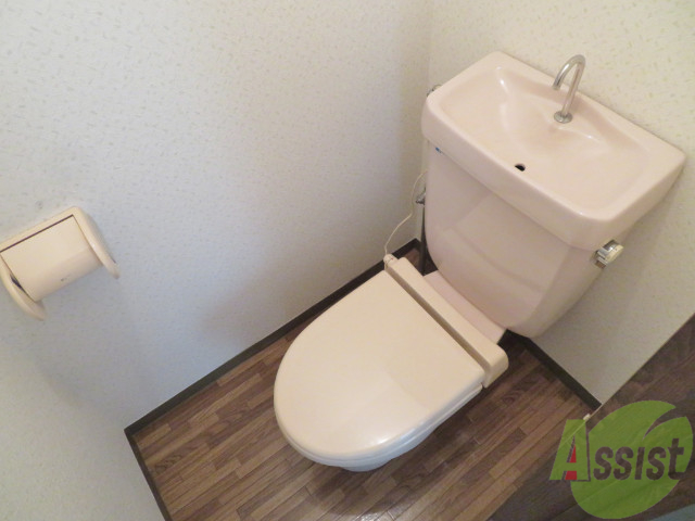 トイレ　こちらはトイレです。清潔感があり、安心して使用できます。