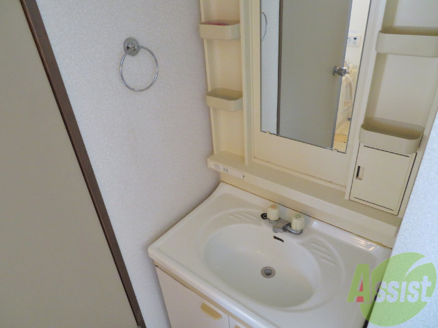 洗面設備　洗面台。身支度にはかかせないですよね～。