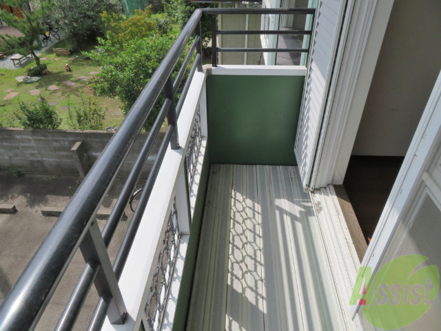 バルコニー　こちらはバルコニー。洗濯物が干せるようになっています。