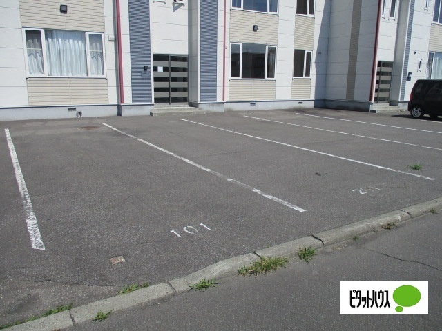 【リリヴァレVの駐車場】