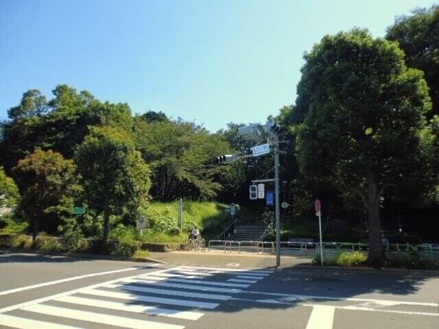 【レオーネ成増駅前の公園】