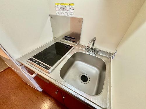 キッチン　設備・仕様は号室により異なる為、現況を優先いたします。