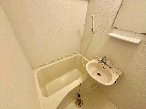 バス・シャワールーム　設備・仕様は号室により異なる為、現況を優先いたします。