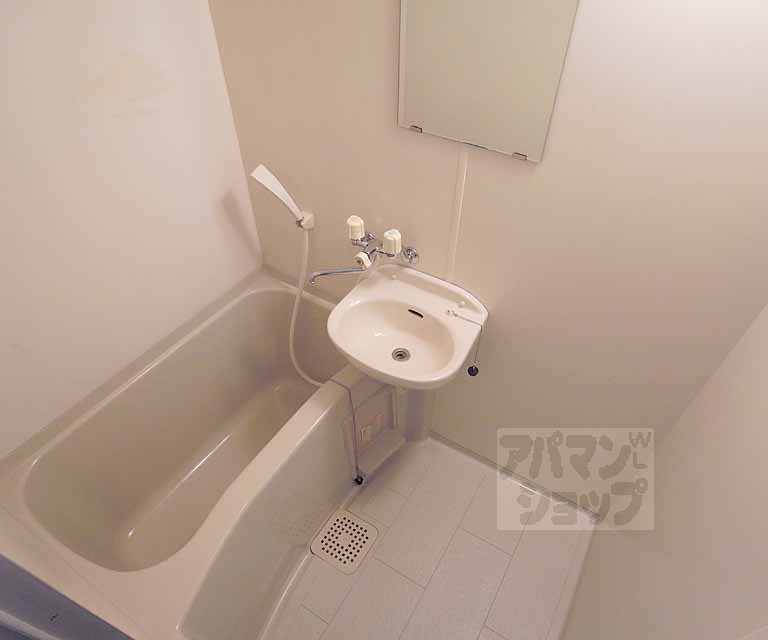 バス・シャワールーム　バスルームです。