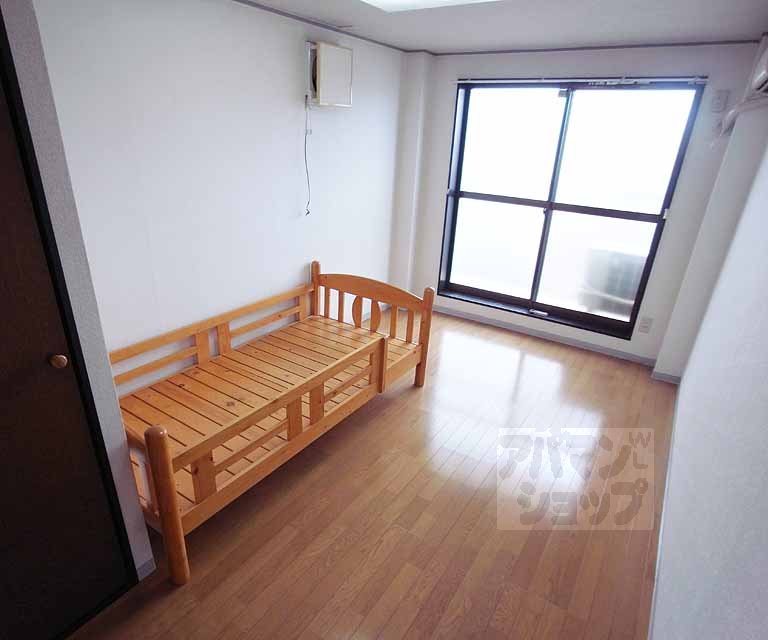 居室・リビング　６．５帖の洋室。