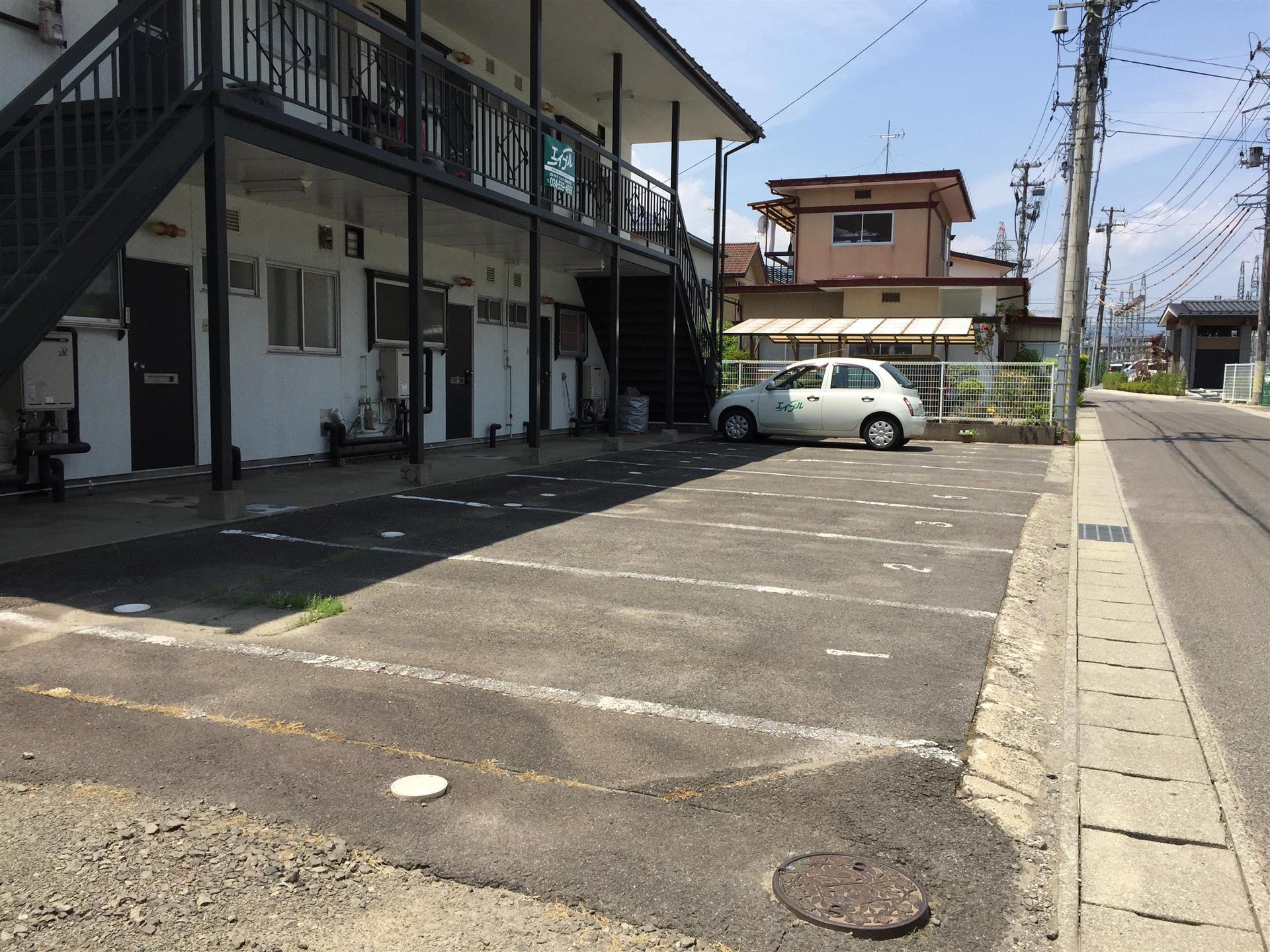 【山岸コーポＣの駐車場】