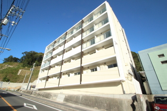 広島市東区山根町のマンションの建物外観