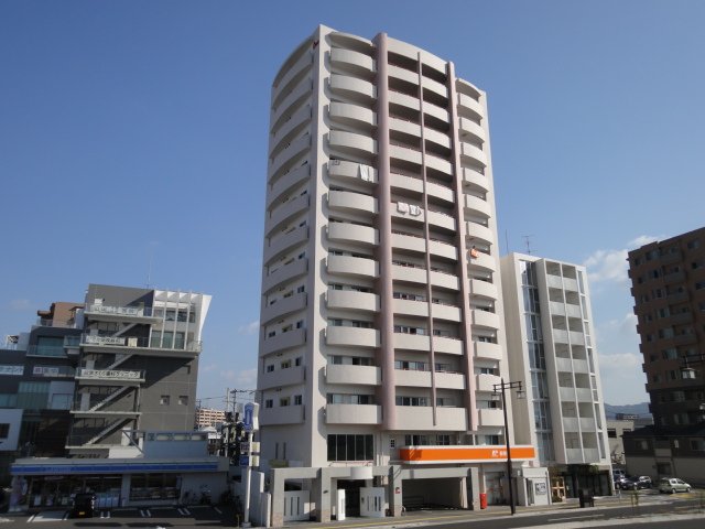 【広島市南区段原日出のマンションの建物外観】