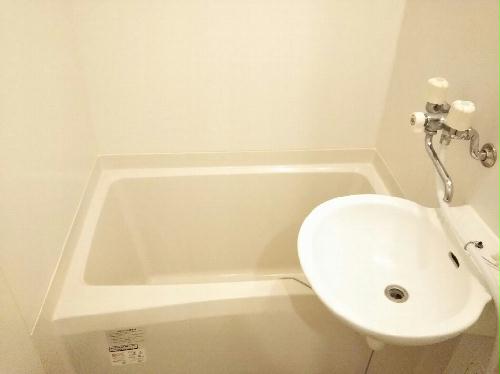 バス・シャワールーム　バス・トイレ別です。仕様が異なる場合があります。