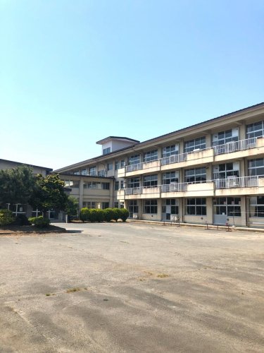 【花巻市石鳥谷町北寺林のマンションの小学校】