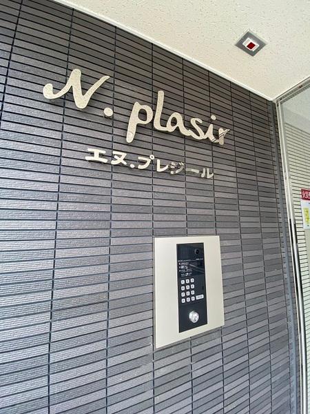 【寝屋川市中神田町のマンションのエントランス】