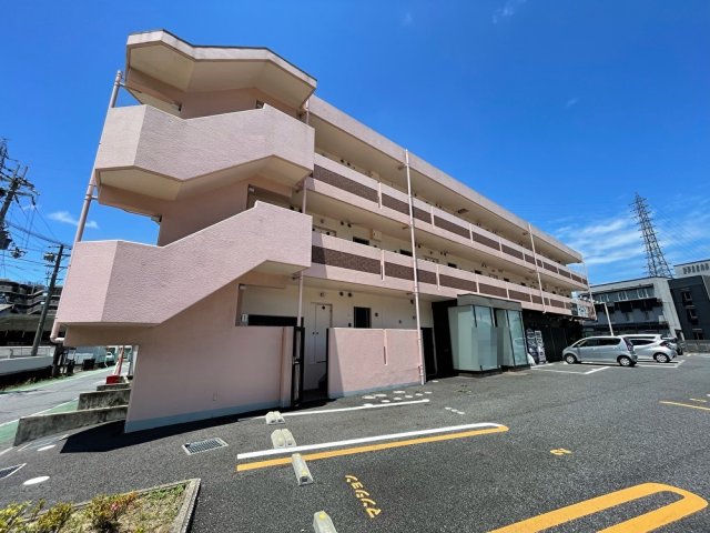 【野洲市小篠原のマンションの建物外観】