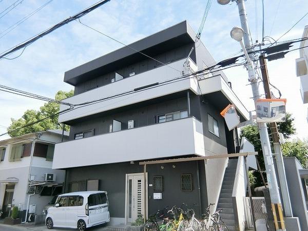 【ハイツファミールの建物外観】