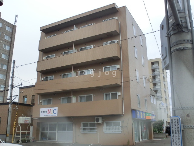 【札幌市西区西町北のマンションの建物外観】