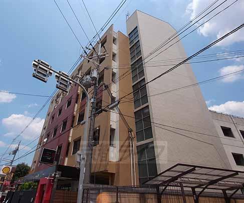 城陽市寺田のマンションの建物外観