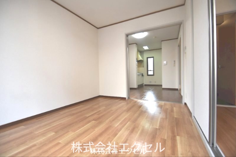 居室・リビング　明るいリビングです。