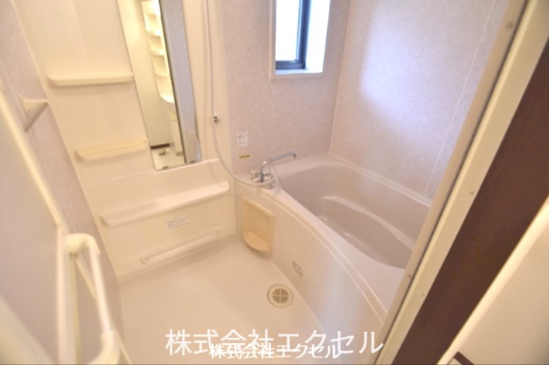 バス・シャワールーム　清潔感のある浴室です。