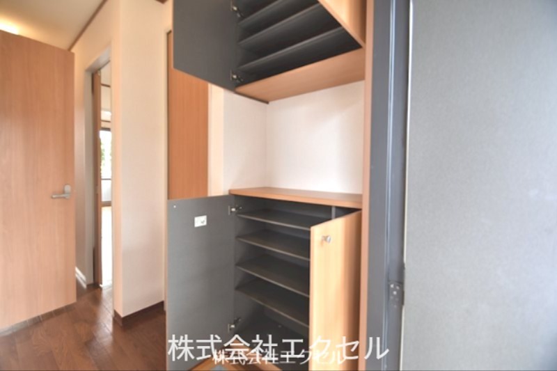 玄関　シューズボックス完備の綺麗な玄関です。