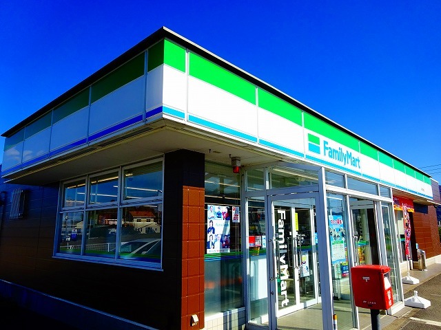 コンビニ　ファミリーマート筑西横塚店（コンビニ）まで1575m