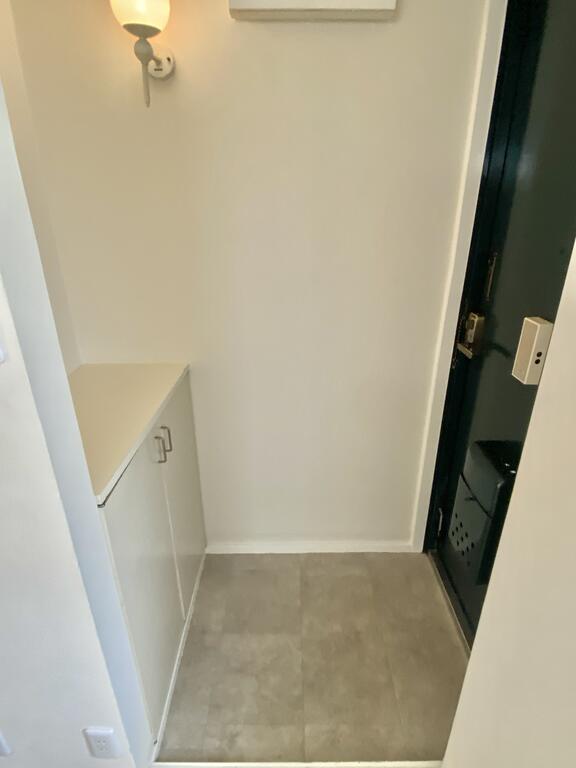 玄関　棚代わりに使えるシューズボックス付きの玄関。