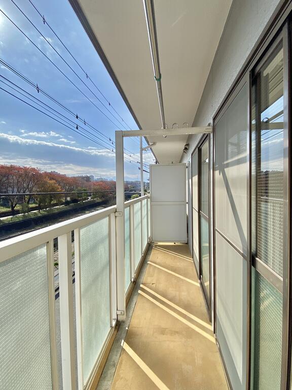 バルコニー　陽当たり良好なバルコニー。