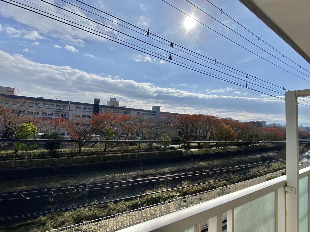 眺望　リバーサイドにつき眺望も良好です。