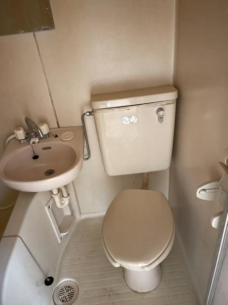 トイレ　退去前のため別部屋の参考写真です