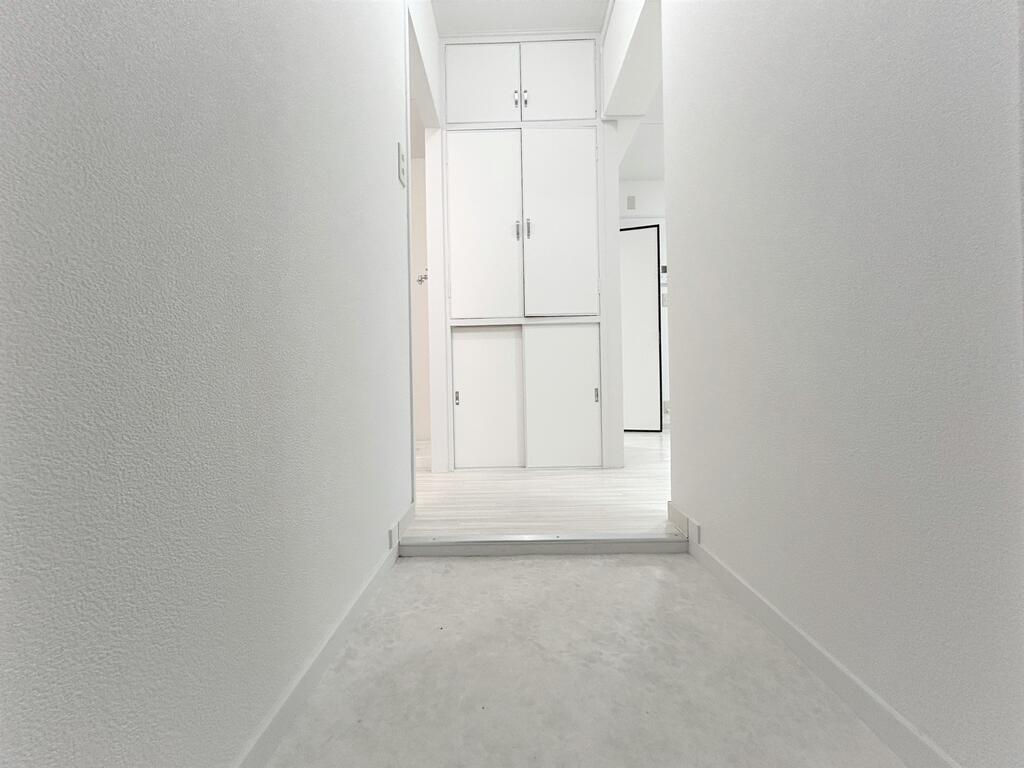 玄関　画像は別号室のものになります。ご参考までに