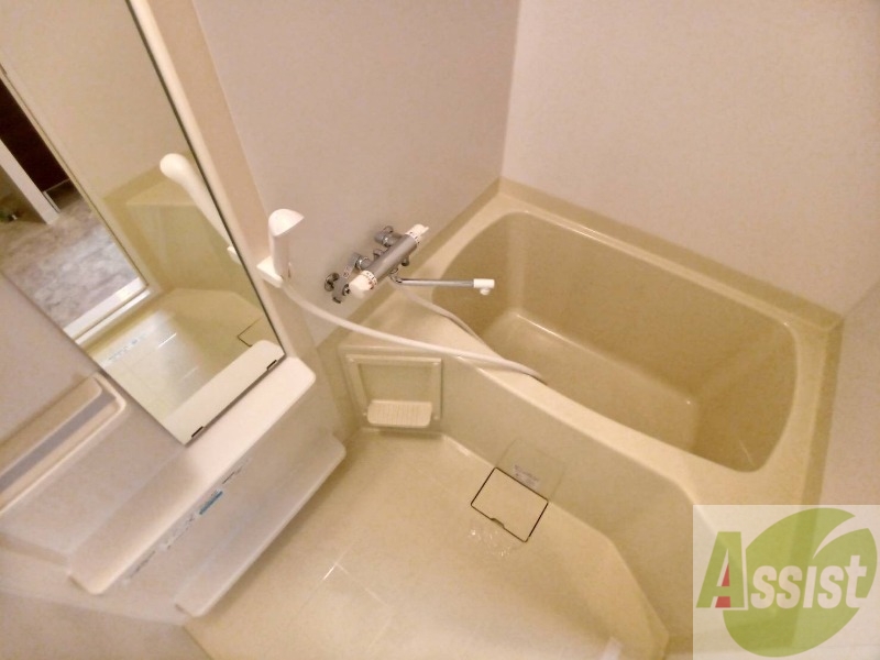 バス・シャワールーム　お風呂になります。一日の疲れを癒してくださいね。