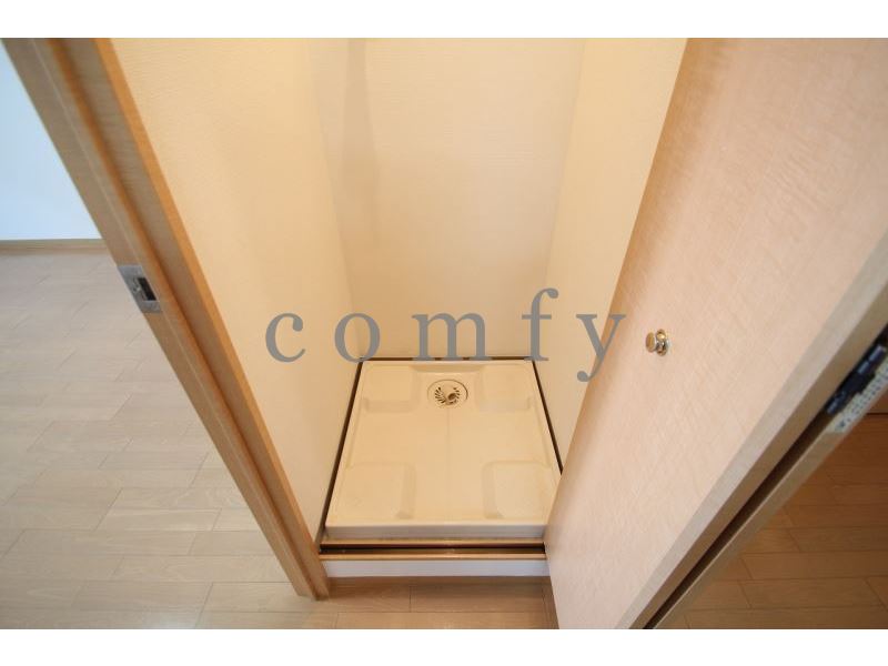 その他設備　扉付きの室内洗濯機置場