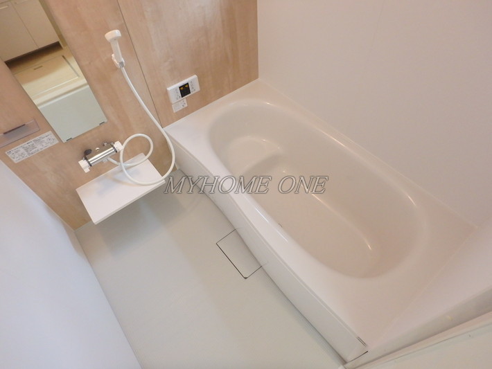 バス・シャワールーム　追い焚き付浴室