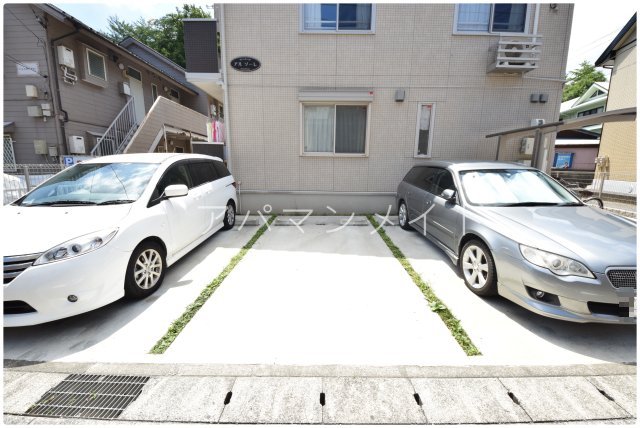 駐車場　駐車スペースです