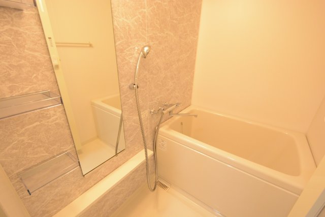 バス・シャワールーム　浴室乾燥機付きで便利です！