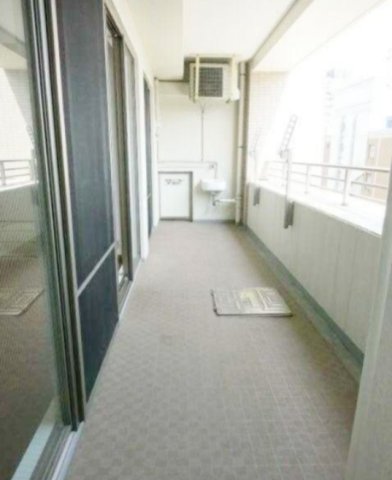 バルコニー　開放的で明るい空間を演出してくれるバルコニーです