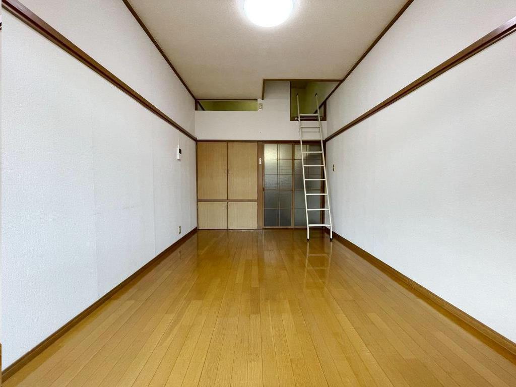 ハイツルーベンスの居間写真