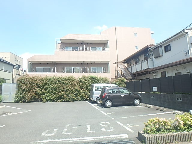 駐車場　★敷地内駐車場★（空き状況・使用料等詳細はご確認下さい）